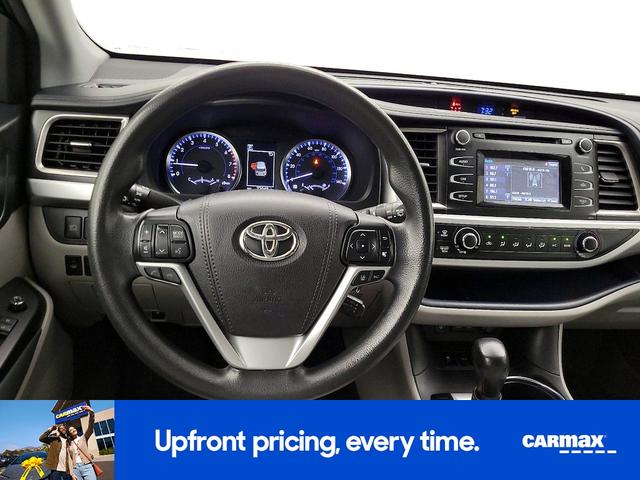 Photo of 2018 White Toyota Highlander