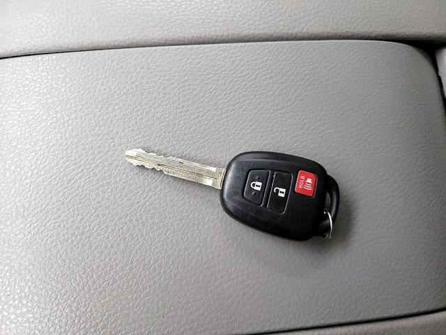 Photo of 2018 White Toyota Highlander