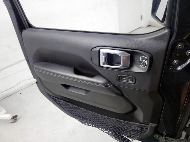 Photo of 2022 Black Jeep Gladiator