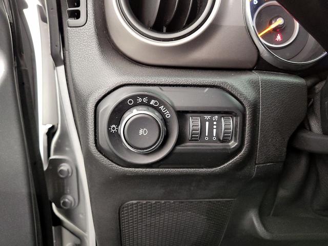 Photo of 2020 Silver Jeep Wrangler
