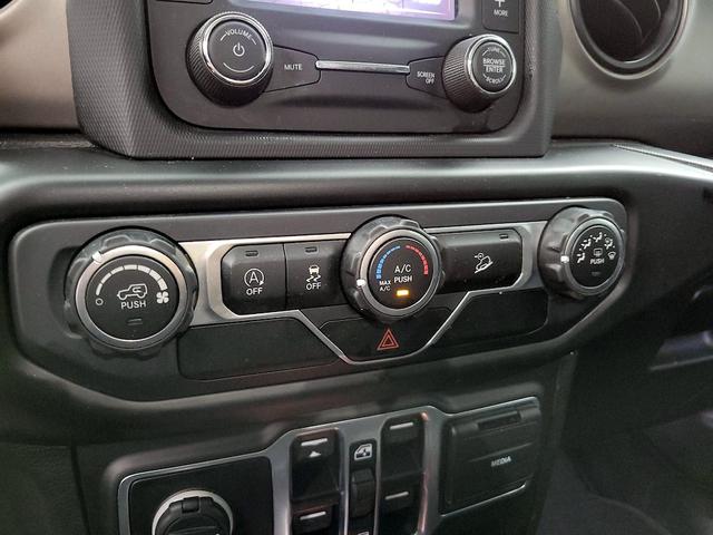 Photo of 2020 Silver Jeep Wrangler