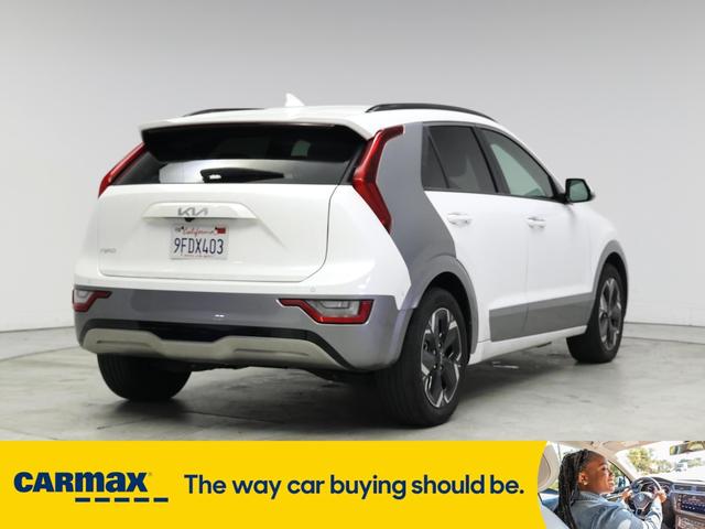 Photo of 2023 White Kia Niro EV
