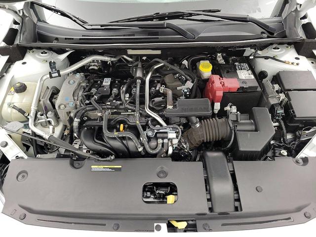 Photo of 2022 White Nissan Sentra