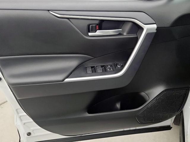 Photo of 2024 White Toyota RAV4
