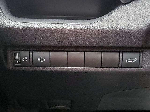 Photo of 2024 White Toyota RAV4