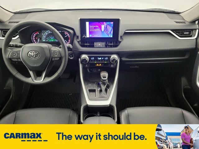 Photo of 2024 White Toyota RAV4