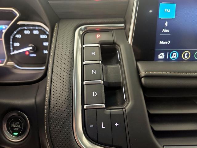 Photo of 2021 White GMC Yukon