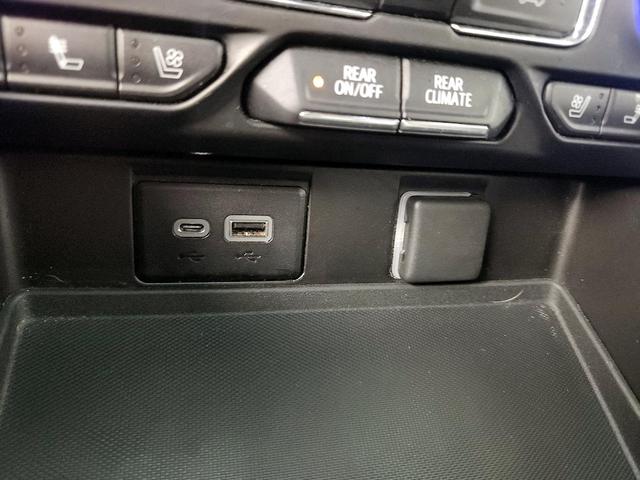 Photo of 2021 White GMC Yukon