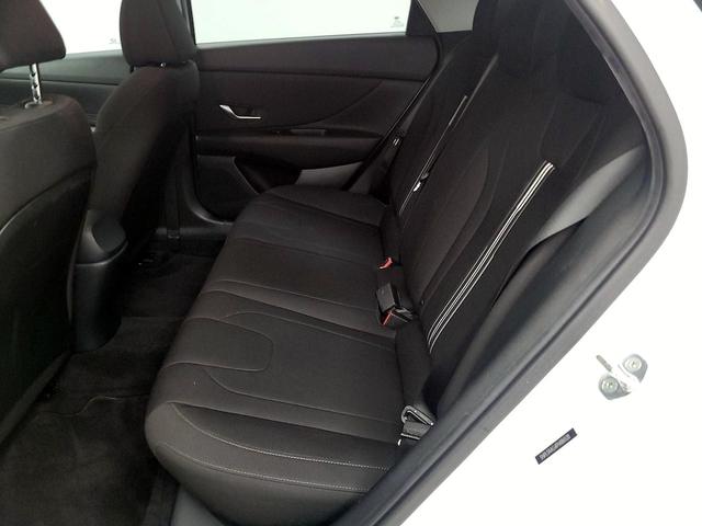 Photo of 2023 White Hyundai ELANTRA