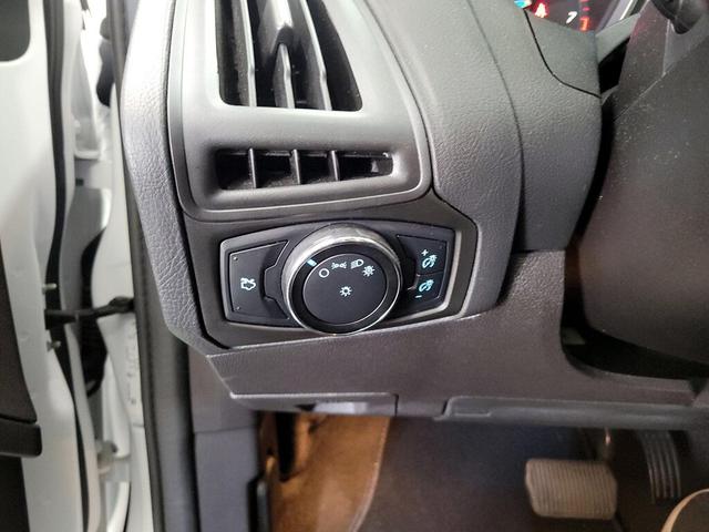 Photo of 2014 White Ford Focus