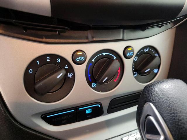 Photo of 2014 White Ford Focus