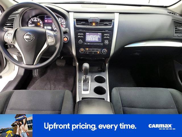 Photo of 2015 White Nissan Altima