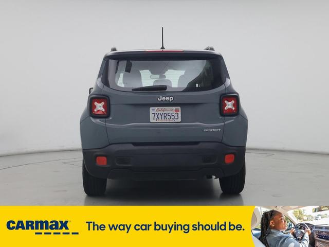 Photo of 2017 Gray Jeep Renegade