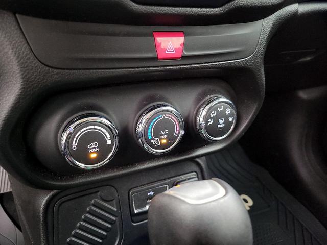 Photo of 2017 Gray Jeep Renegade