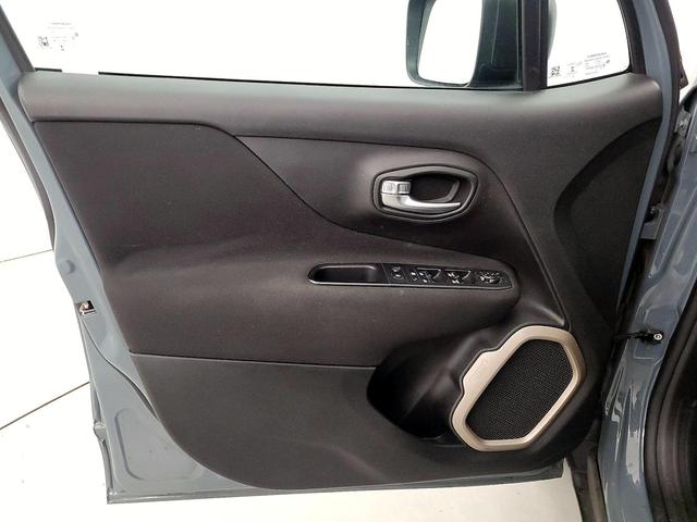 Photo of 2017 Gray Jeep Renegade