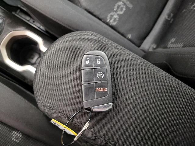 Photo of 2017 Gray Jeep Renegade