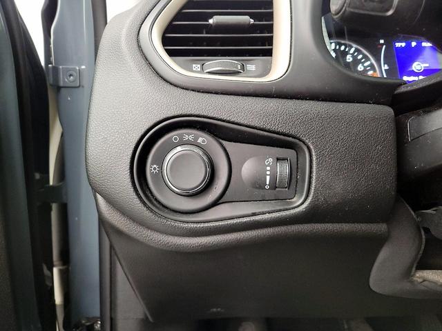 Photo of 2017 Gray Jeep Renegade