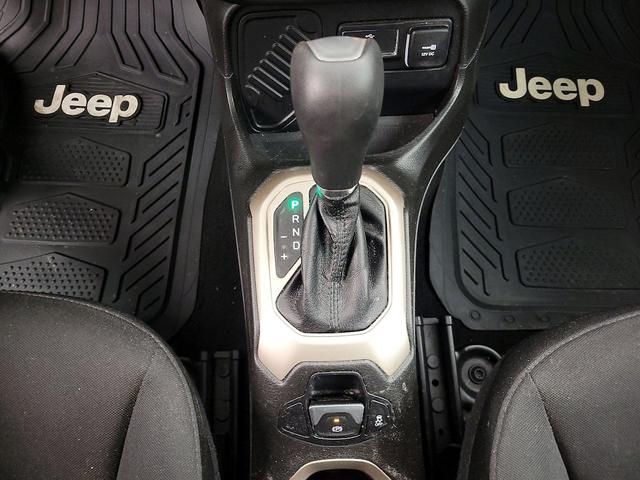 Photo of 2017 Gray Jeep Renegade