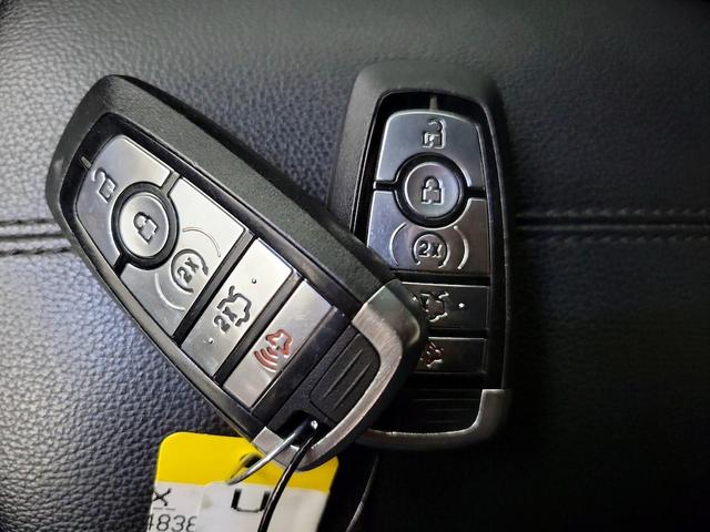 Photo of 2021 Gray Ford Mustang