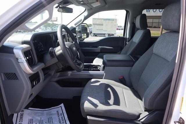 Photo of 2025 Oxford White Ford F-250