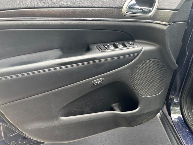 Photo of 2018 True Blue Pearlcoat Jeep Grand Cherokee