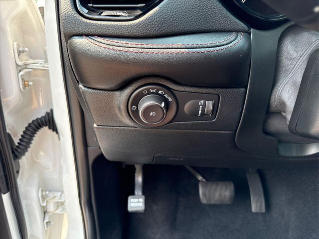 Photo of 2021 White Knuckle Clearcoat Dodge Durango