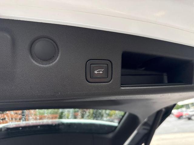 Photo of 2018 Summit White Chevrolet Equinox