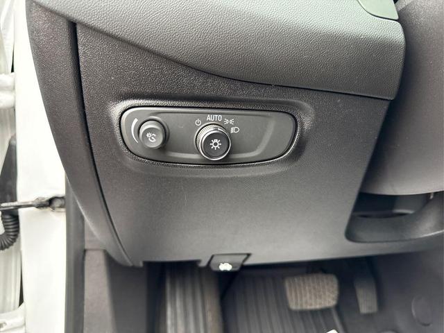 Photo of 2018 Summit White Chevrolet Equinox