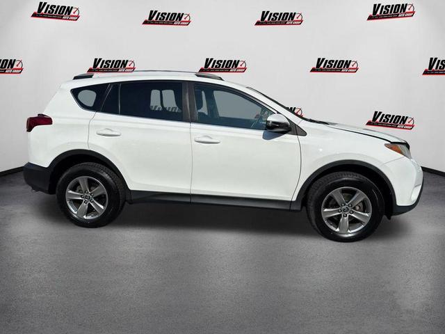 Photo of 2015 Super White Toyota RAV4