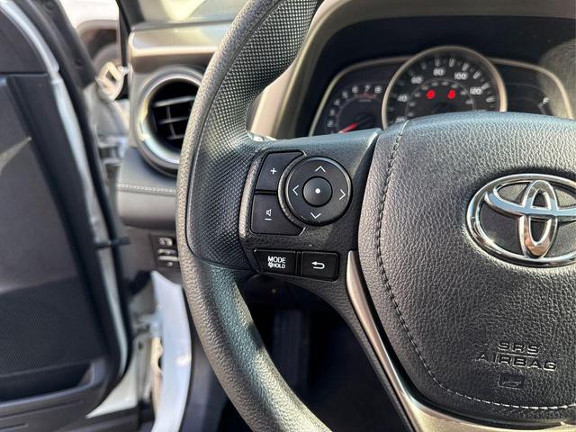 Photo of 2015 Super White Toyota RAV4