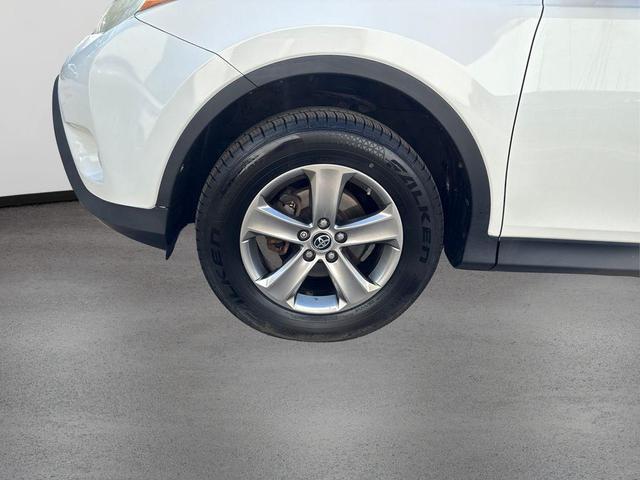 Photo of 2015 Super White Toyota RAV4