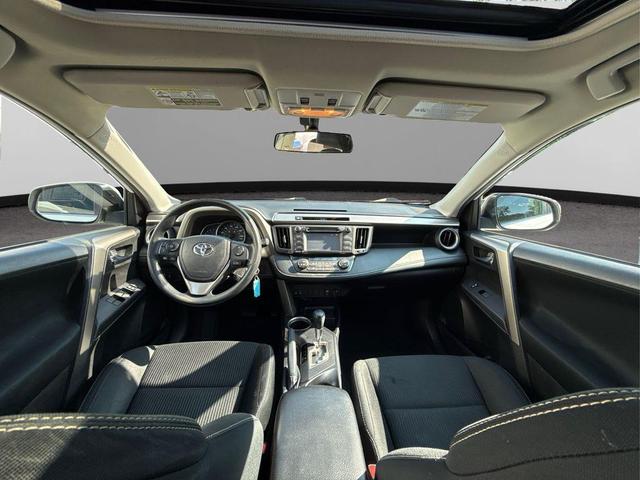 Photo of 2015 Super White Toyota RAV4