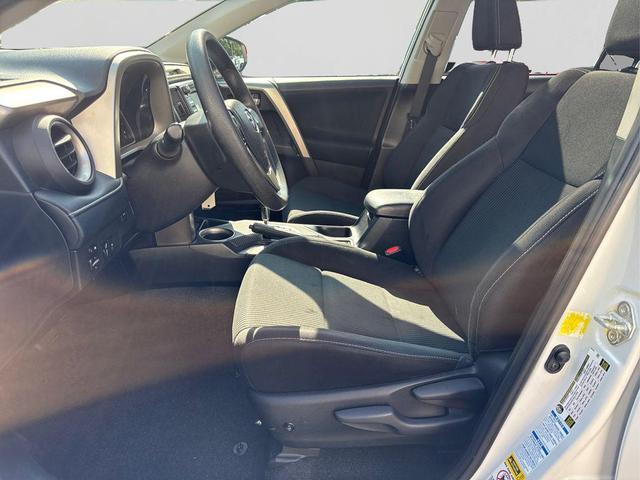 Photo of 2015 Super White Toyota RAV4