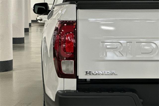 Photo of 2025 Platinum White Pearl Honda Ridgeline