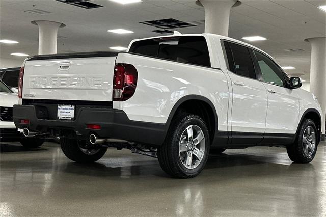 Photo of 2025 Platinum White Pearl Honda Ridgeline
