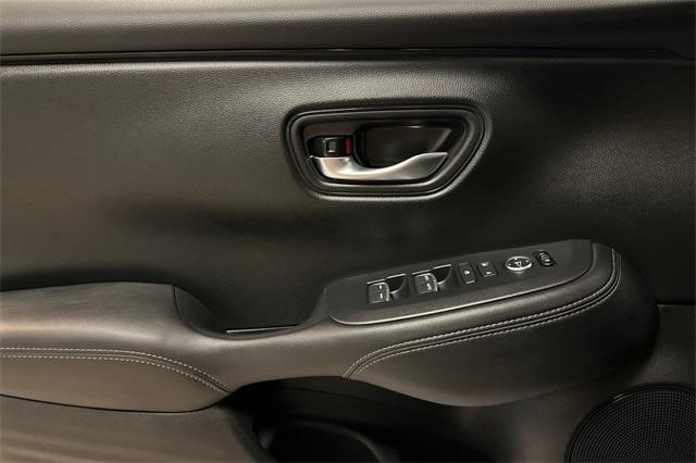 Photo of 2026 Platinum White Pearl Honda HR-V