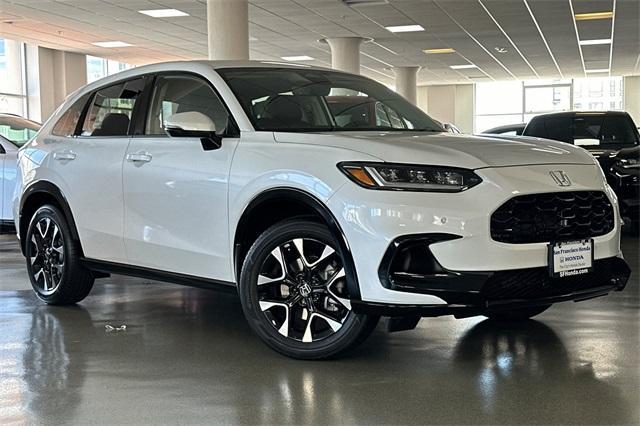 Photo of 2026 Platinum White Pearl Honda HR-V