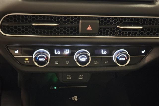 Photo of 2026 Platinum White Pearl Honda HR-V