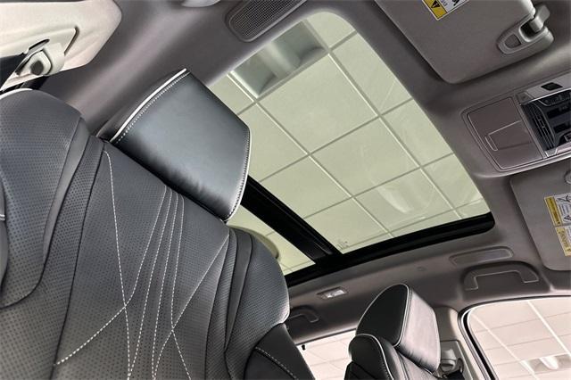 Photo of 2026 Solar Silver Metallic Acura MDX
