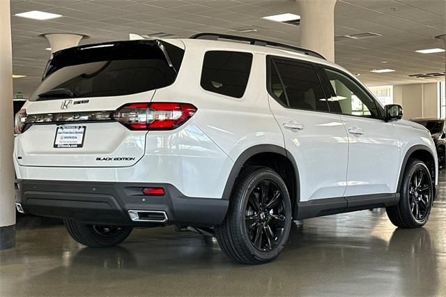 Photo of 2025 Platinum White Pearl Honda Pilot