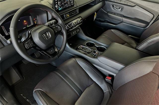 Photo of 2025 Platinum White Pearl Honda Pilot