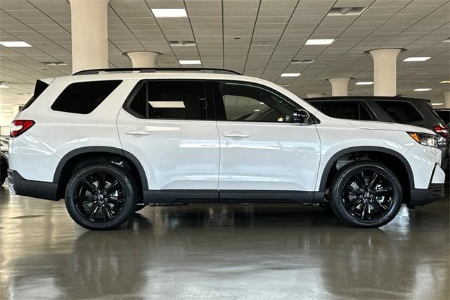 Photo of 2025 Platinum White Pearl Honda Pilot