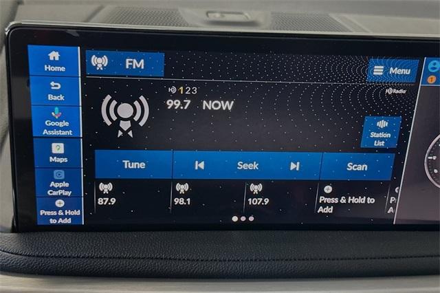 Photo of 2025 Platinum White Pearl Acura MDX