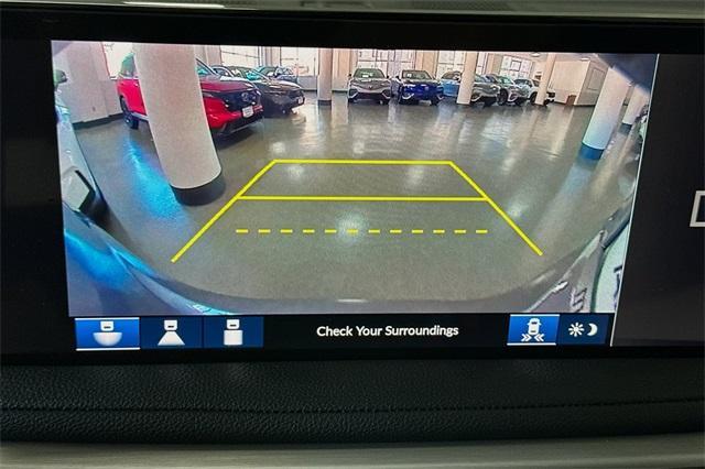Photo of 2025 Platinum White Pearl Acura MDX