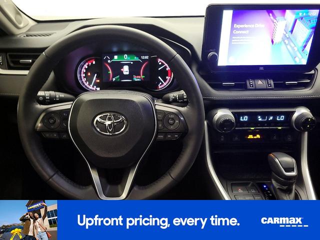 Photo of 2024 White Toyota RAV4