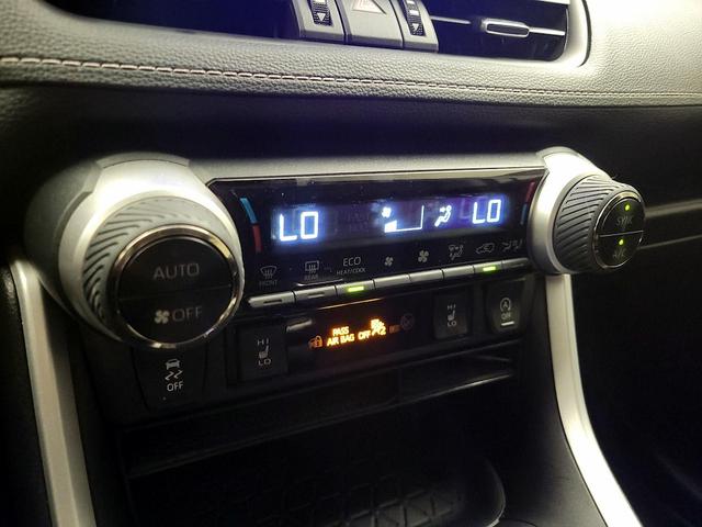 Photo of 2024 White Toyota RAV4
