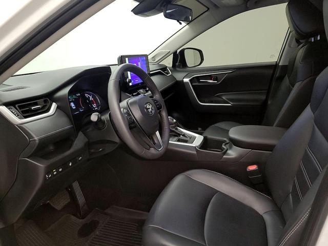 Photo of 2024 White Toyota RAV4