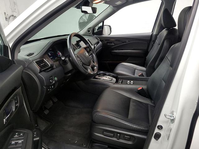 Photo of 2022 White Honda Pilot