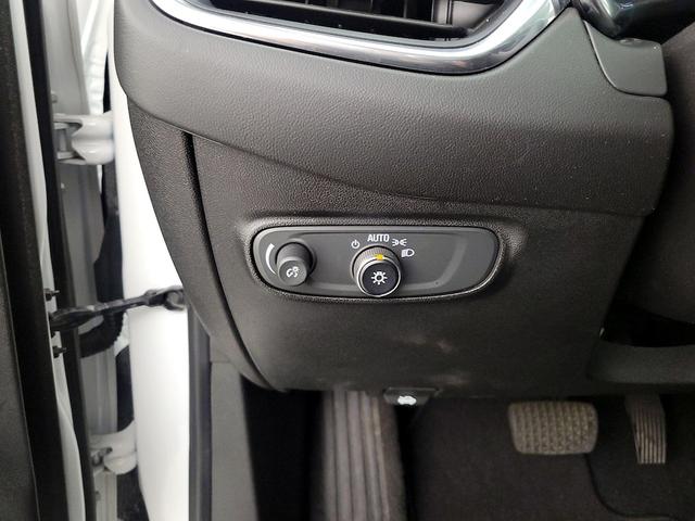 Photo of 2019 White Chevrolet Equinox