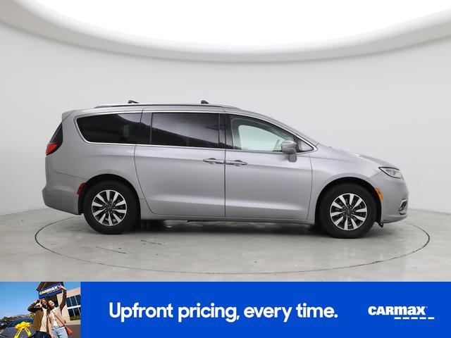 Photo of 2021 Silver Chrysler Pacifica